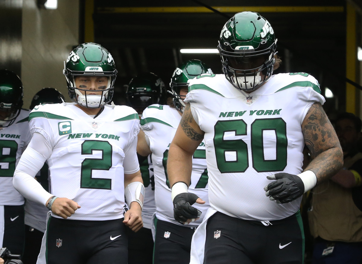 Jets center Connor McGovern trots onto the field